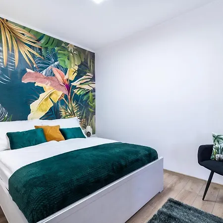 Simply The Location Apartment *