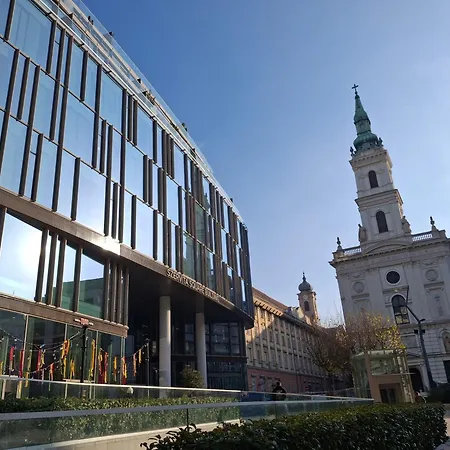 Simply The Location * Budapešť